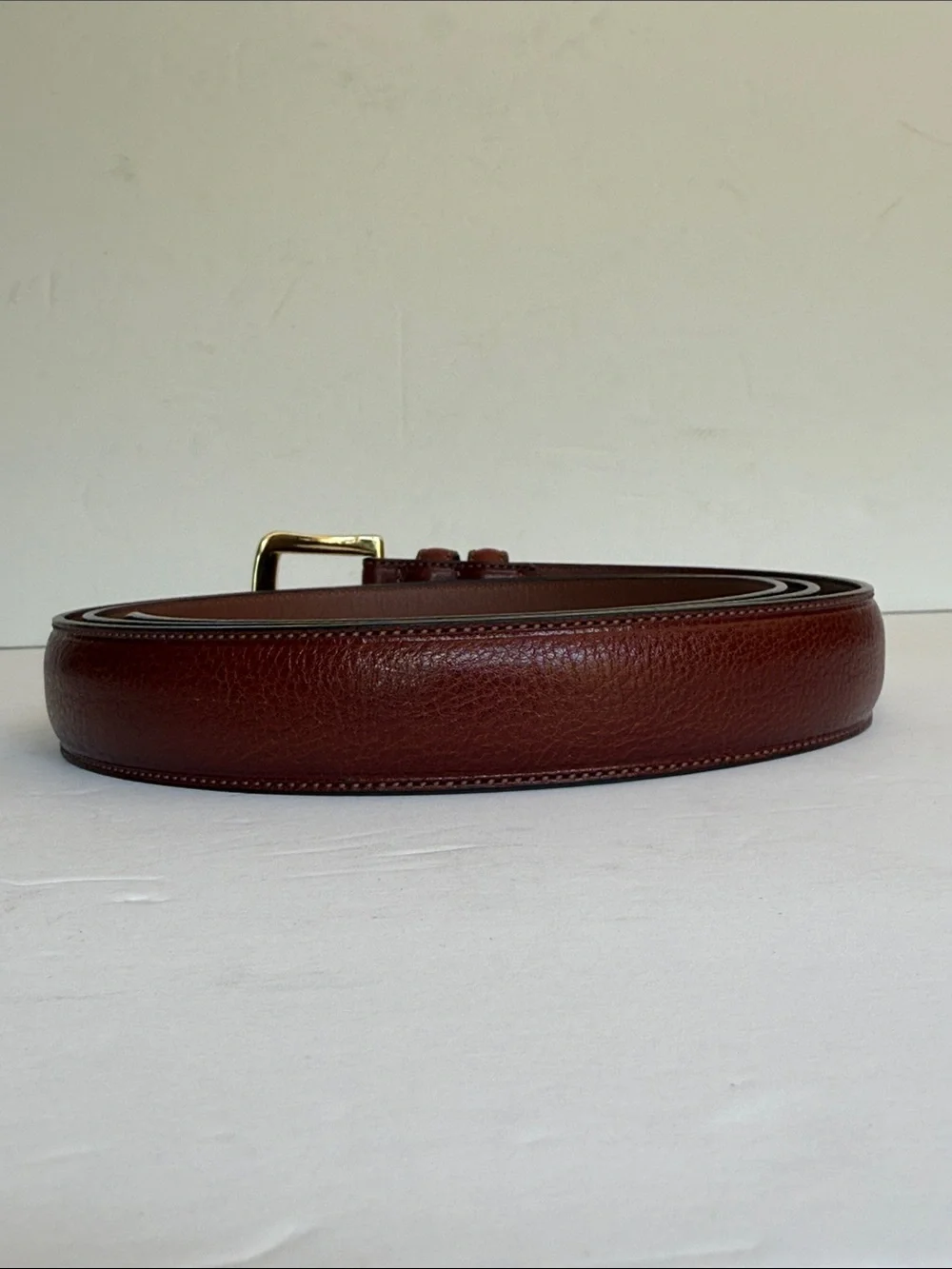Roundtree & Yorke Mahogany Brown Leather Men's Belt with Gold Buckle size 52
